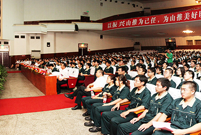 作為推動企業加快發展三大平臺之一的人力資源管理提升工作，將是當前和今后一段時期山推股份人力資源管理的首要任務。