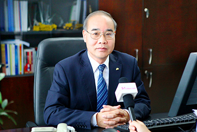 張秀文董事長在接受中國山東網專題采訪時，就公司踐行“厚道魯商”倡樹行動進行回答，介紹了山推把“仁義、誠信、厚道”的文化精髓融入到生產經營的全過程的典型做法和“誠敬做產品，誠信做企業”的經營理念，在工程機械行業樹立起了“厚德堅韌”的山東國企形象